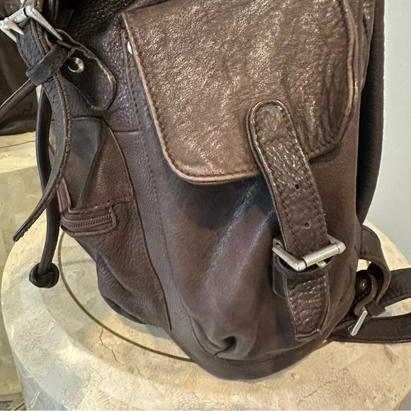 Ellington Vintage Leather Backpack Bucket Bag In Chocolate